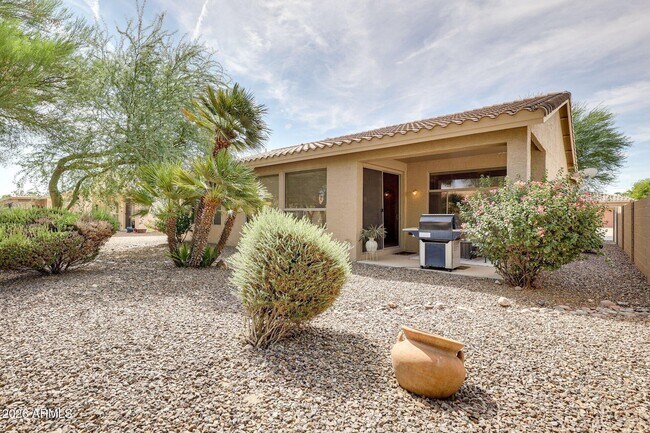 Building Photo - 9746 E Coopers Hawk Dr