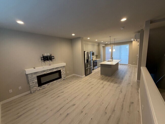 Building Photo - New Lynnwood Upscale Townhome For Rent!