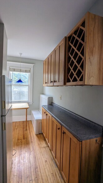 Building Photo - 3017 Knox Ave S