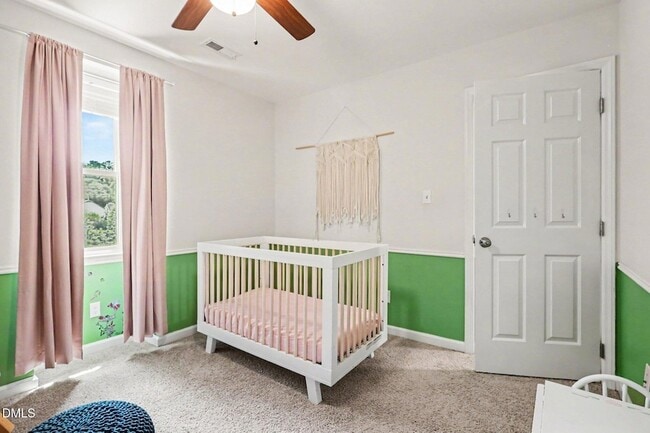 Building Photo - 302 Hutchins Dr