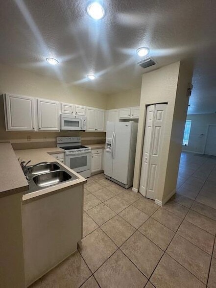Building Photo - 9404 Portside Dr