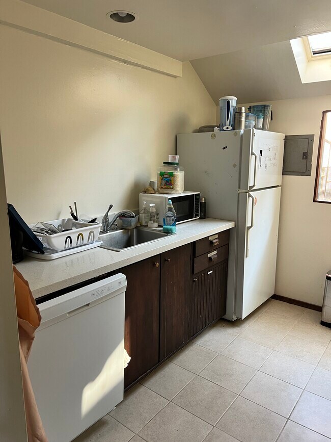 Building Photo - 1733 La Loma Ave