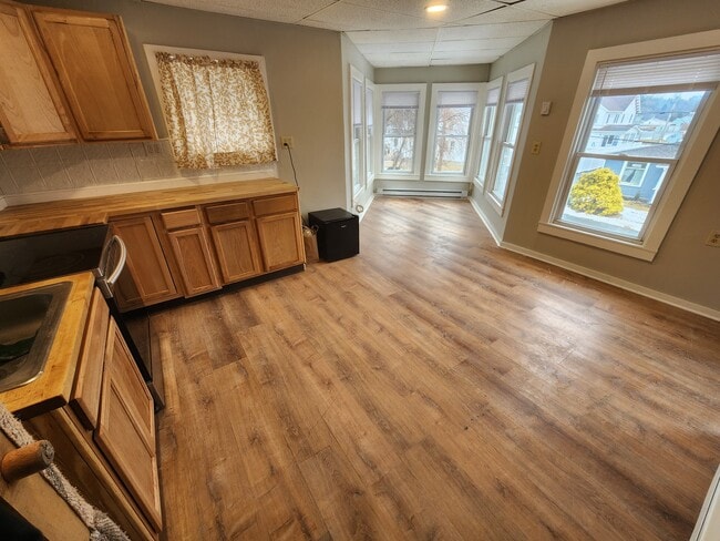 Building Photo - 11 Pearl St