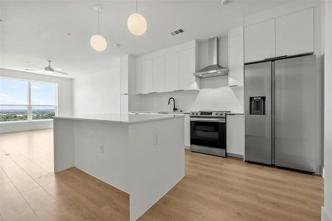 Building Photo - 1701 Simond Ave Ave