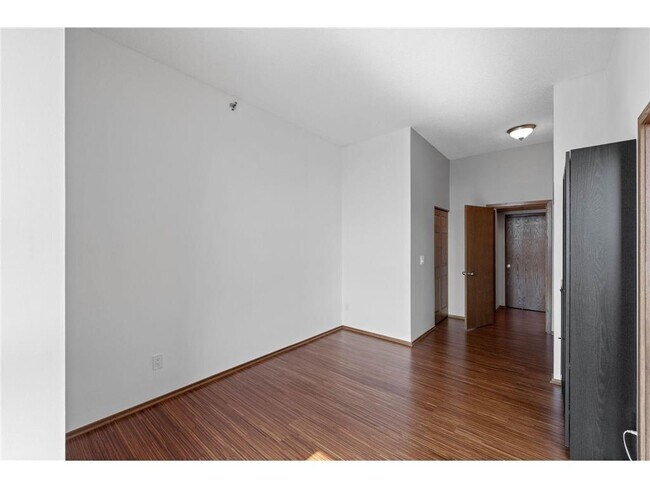 Building Photo - 433 S 7th St