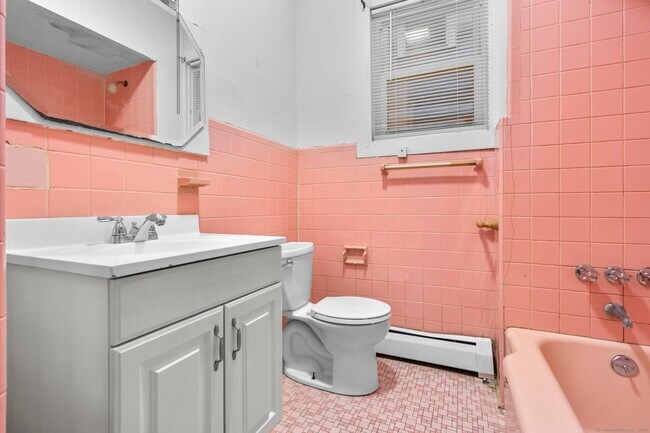 Building Photo - 379 Winthrop Ave