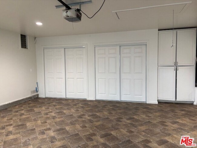 Building Photo - 1337 Avenida de Cortez