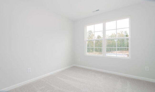 Building Photo - Beautiful 3 Bedroom 2.5 Bathroom Townhome Located in Downton Square, Holly Springs! Available Jul...