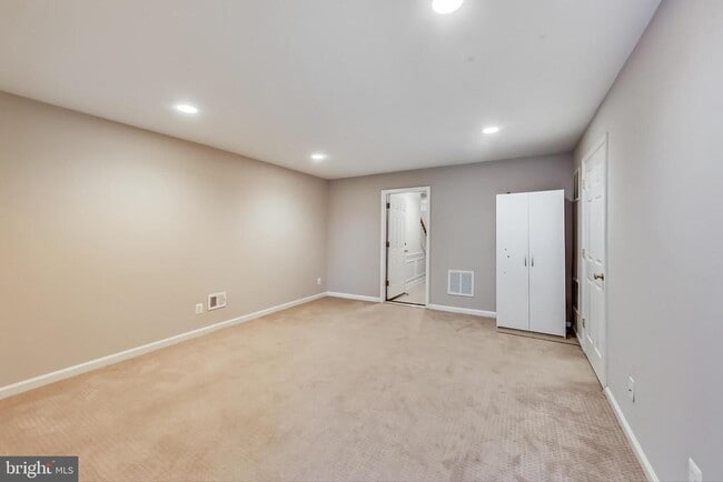 Building Photo - 5294 Jule Star Dr