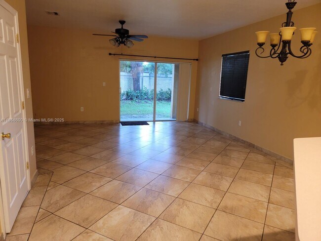 Building Photo - 570 Princess Dr