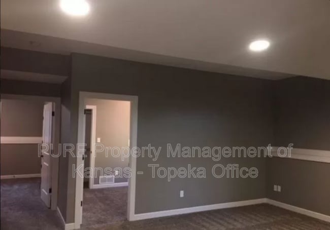 Building Photo - 4423 SE Gemstone Ln
