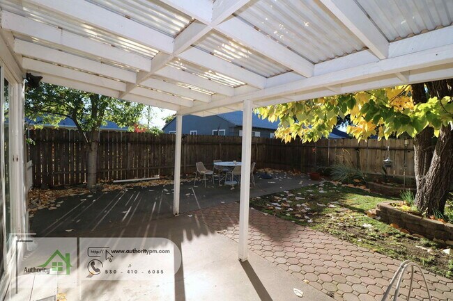 Building Photo - 2202 Canal Dr