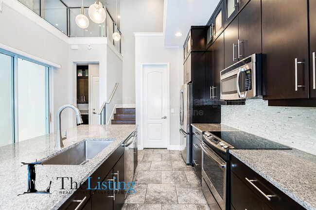 Building Photo - 8555 Pinter St