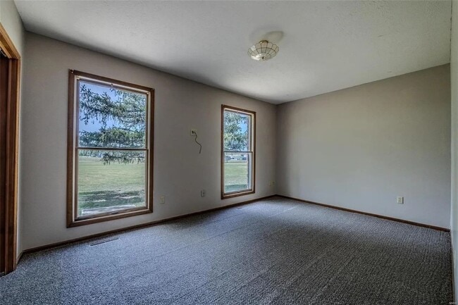 Building Photo - 3 Bedroom 2 Bathroom Home & 21 Acre Lot for rent.