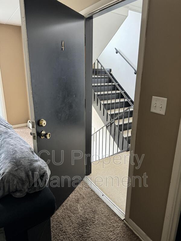 Building Photo - 713 W Church St