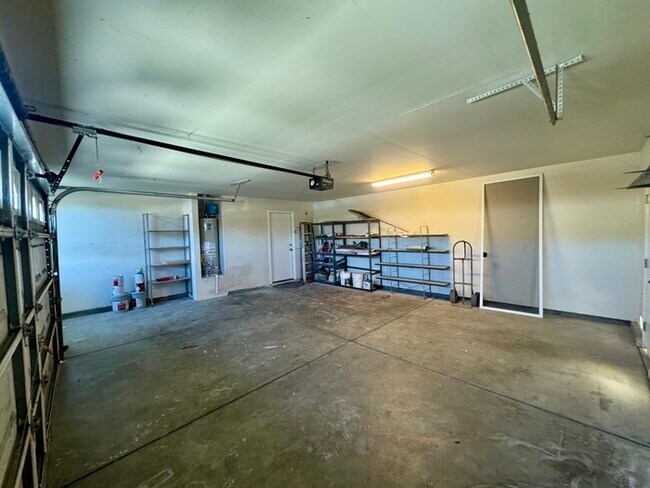 Building Photo - 3 bedroom 2 bath beautiful home in West Sac