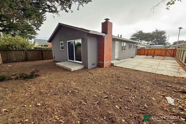 Building Photo - 2490 Fleetwood Dr