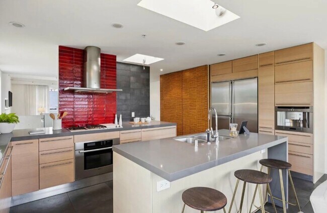 Primary Photo - One-of-a-Kind Sophisticated Top-Floor Cond...