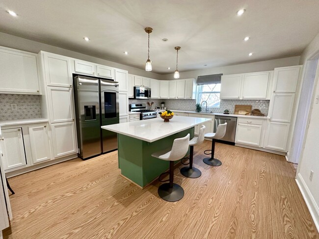 Building Photo - 715 N Beatty St