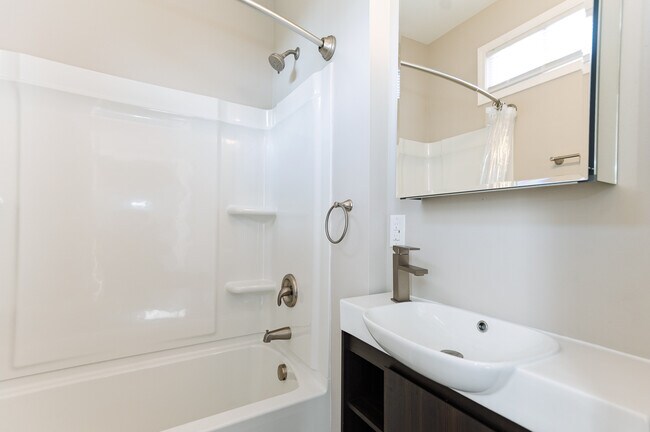 Building Photo - 1 Parkview St