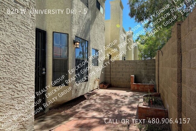 Building Photo - 820 W University Dr