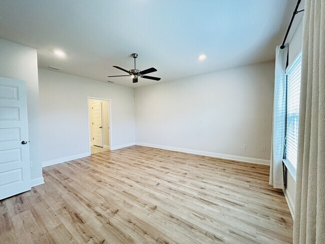 Building Photo - 7773 Burnside Lp