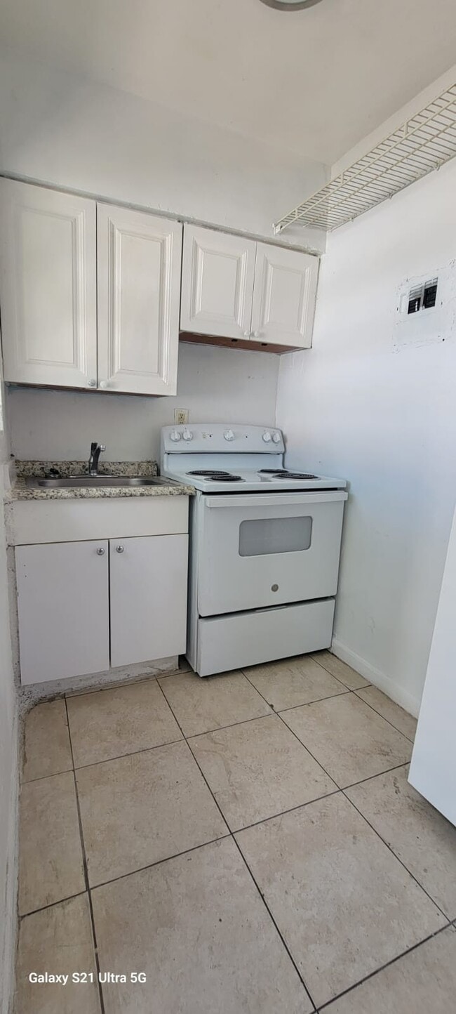 Building Photo - 145 SW 5th Ct