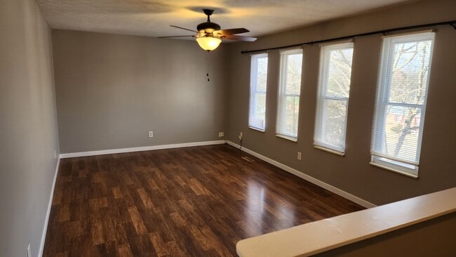 Building Photo - 3 bedroom with bonus room