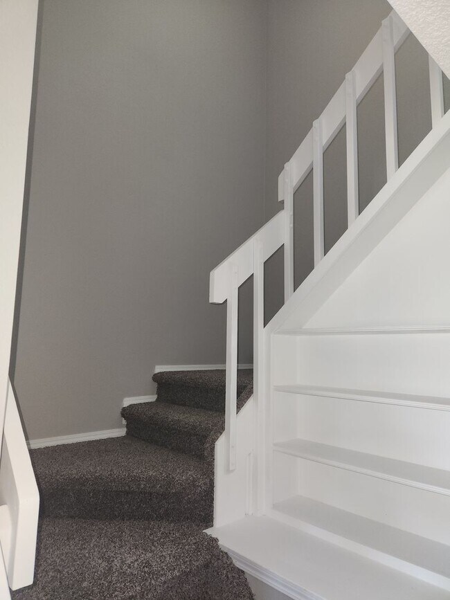 Building Photo - Fantastic 2-Bedroom Townhome in Briargate! Union and Lexington.