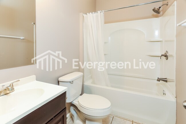 Building Photo - 6224 Pinebrook Cir