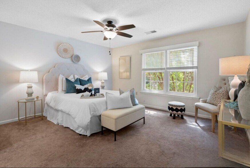 Building Photo - 5011 Sharon Rd