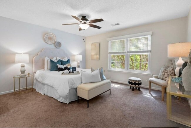 Building Photo - 5011 Sharon Rd