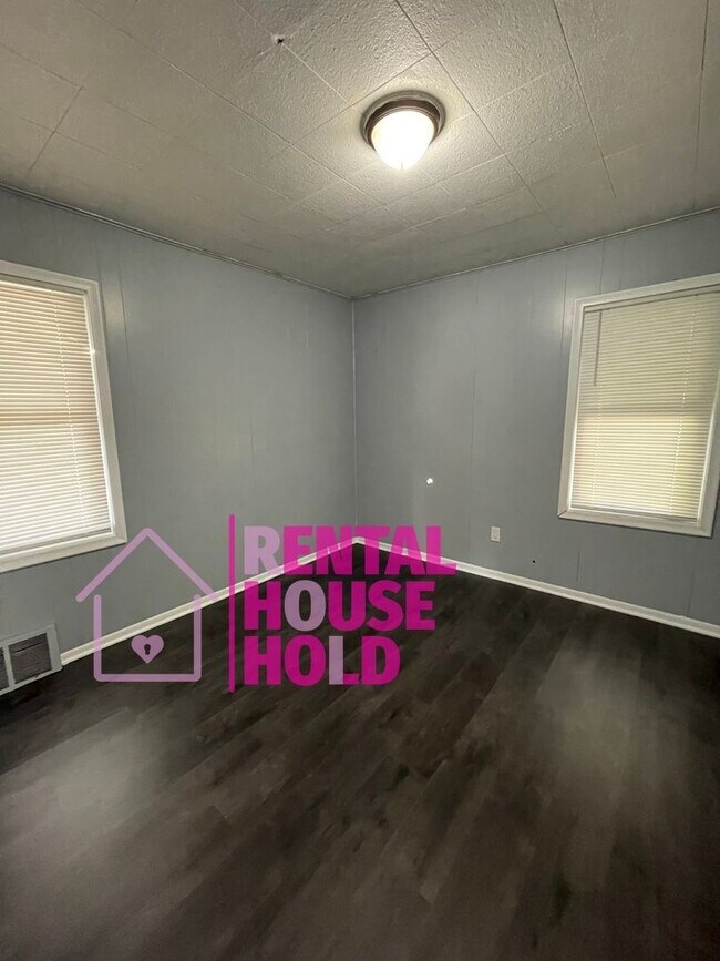Building Photo - Security Deposit Slashed in Half- Just $50...