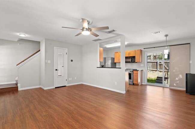 Building Photo - 1015 E Yager Ln