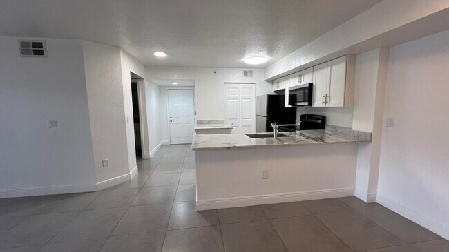 Building Photo - 191 SW Palm Dr