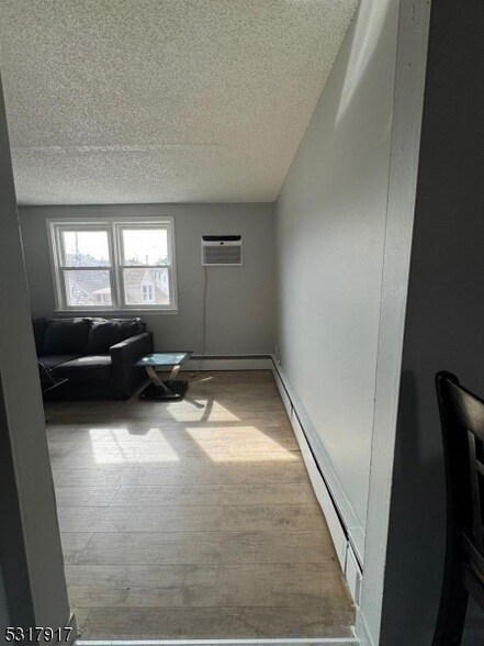 Building Photo - 416 S 5th St