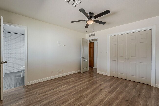 Building Photo - Three bedrooms and POOL in South Scottsdale!