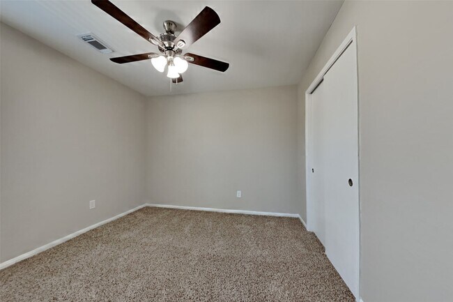 Building Photo - 16758 N Rail Dr