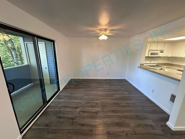 Building Photo - Charming 2-Bed Condo in Clackamas – Perfec...