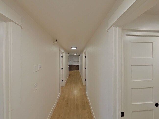 Building Photo - 685-695 East 16th Alley