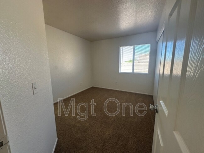 Building Photo - 1240 Lilac Ridge Dr