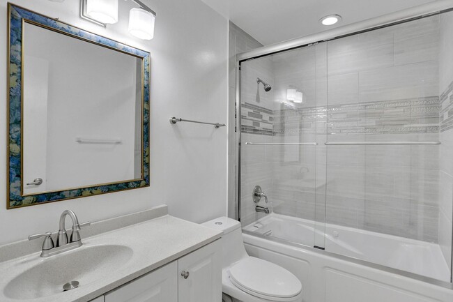 Building Photo - Fully renovated and updated Townhome in th...