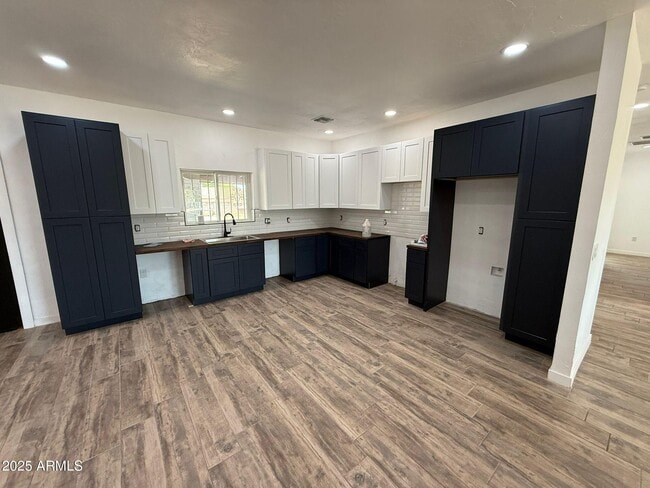 Building Photo - 1951 E 13th St