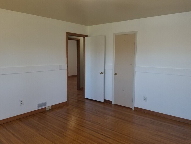 Building Photo - 577 Pinnacle Rd