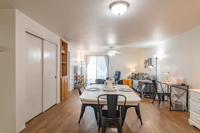 Building Photo - 565 Primrose Dr