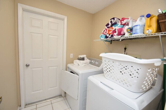 Building Photo - 60 Westover Ln