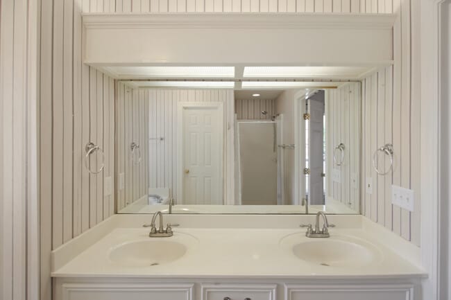 Building Photo - 345 Avonlea Ln