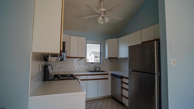 Building Photo - 3719 Ocean Ave