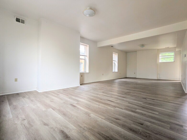 Building Photo - 5552 Black St