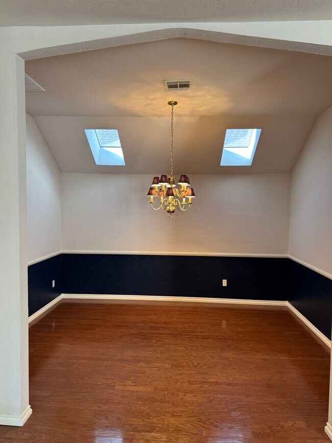 Building Photo - 3813 Tudor Cir